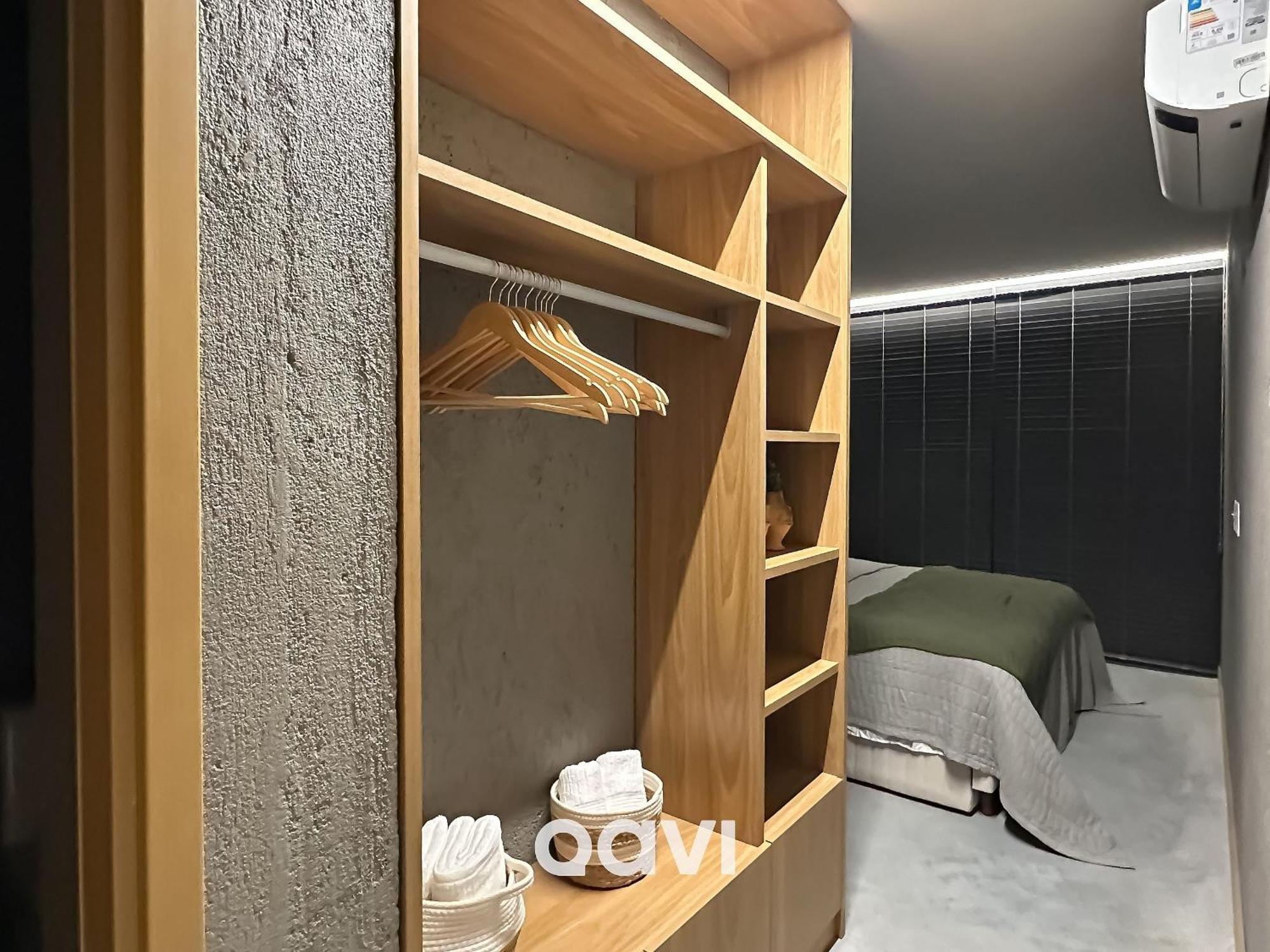 Qavi - Pysa De Luxo Por A Vista